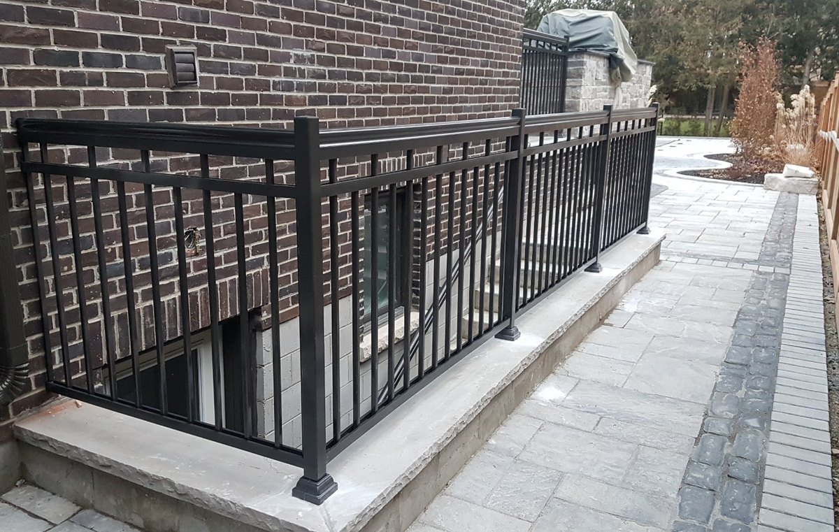 R12 aluminum railing on a walk-out deck